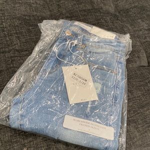 Super cute distressed skinny